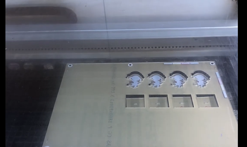 アクリルロゴディスプレイ